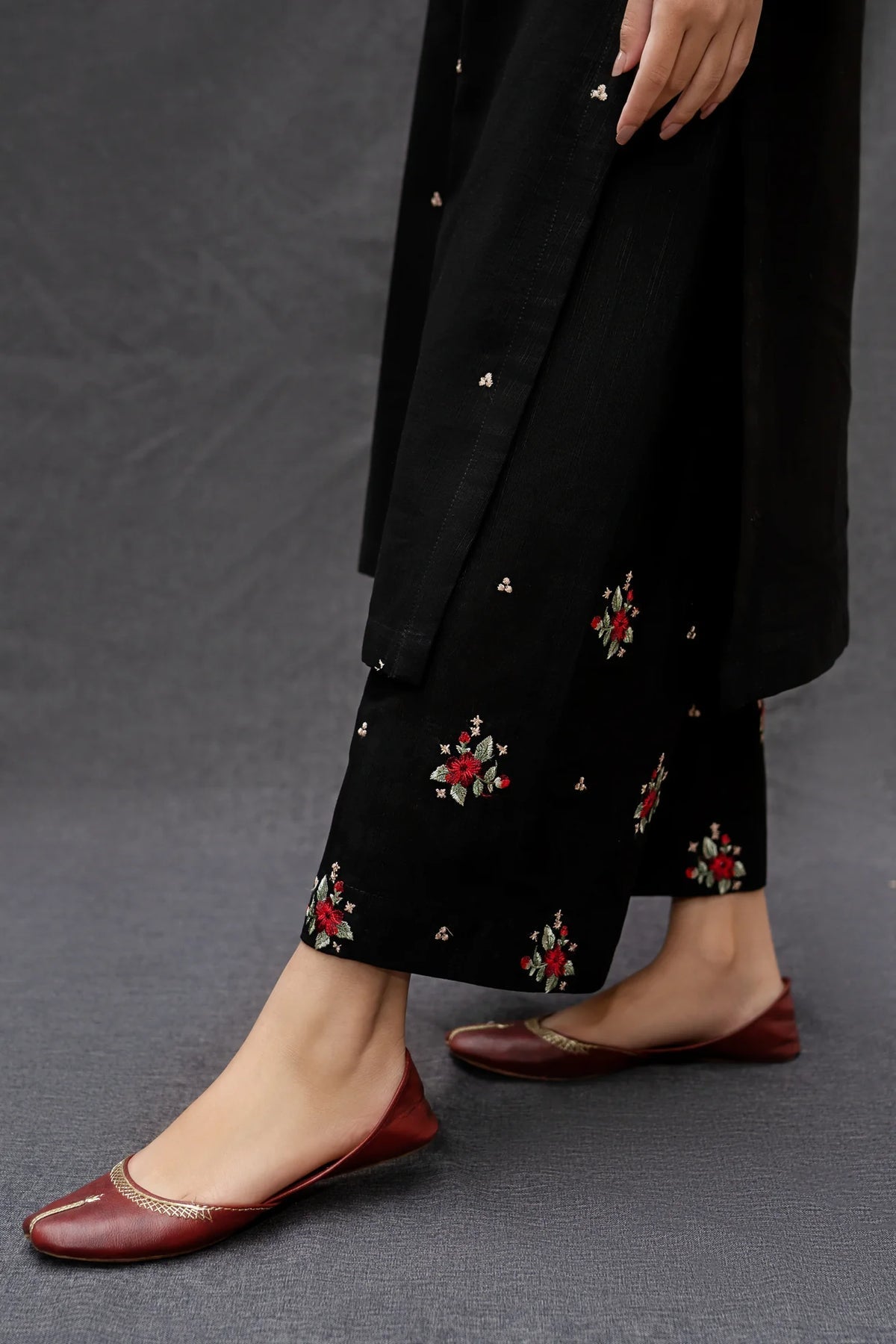 URGE-3PC DHANAK EMBROIDERED SHIRT WITH COUTRAI PRINTED SHAWL AND EMB TROUSER (SYT-211)