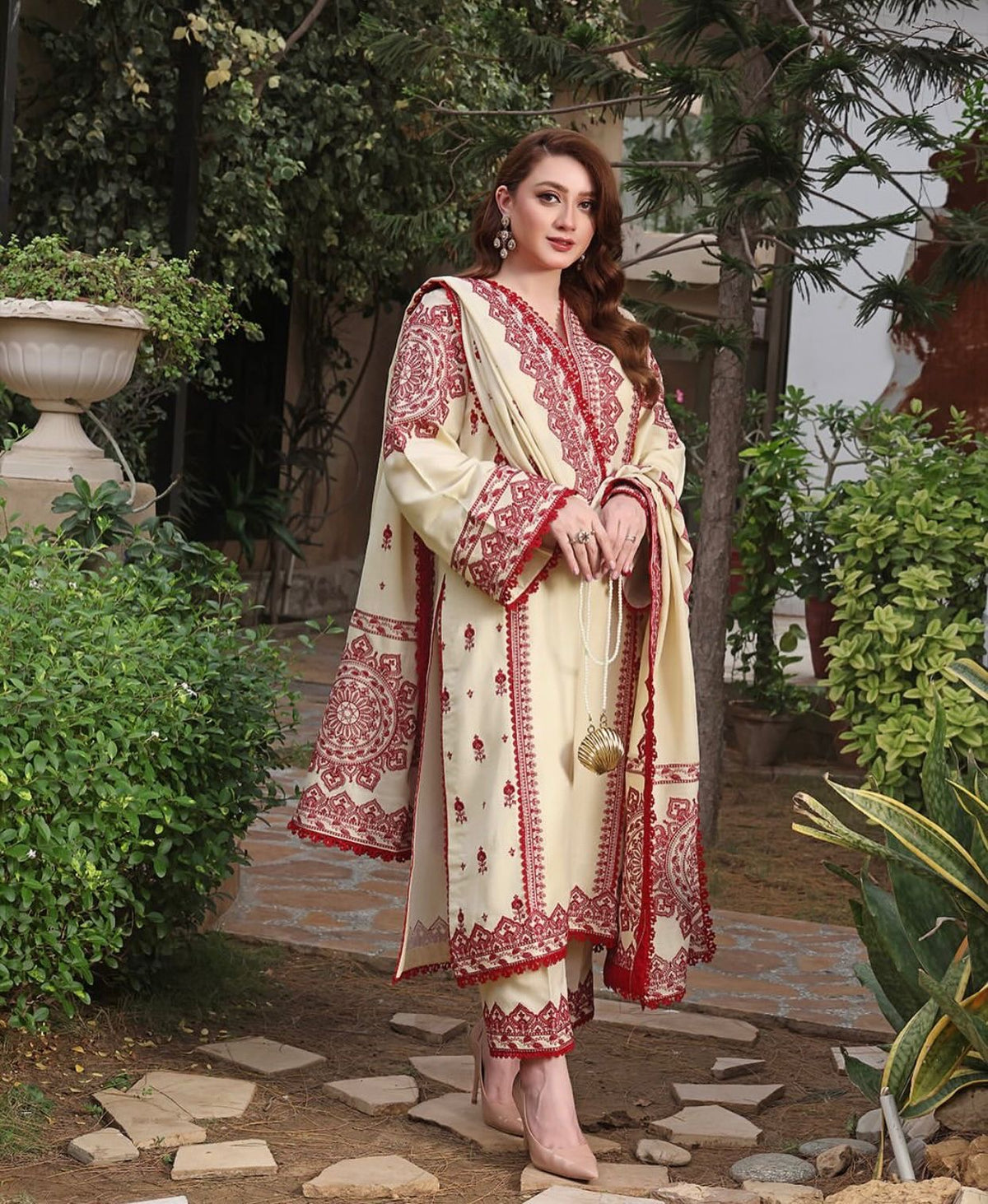 ANEELA’S UNSTITCHED WINTER DHANAK EMBROIDERED 3PC WITH DHANAK EMBROIDERED SHAWL (SYT-134)