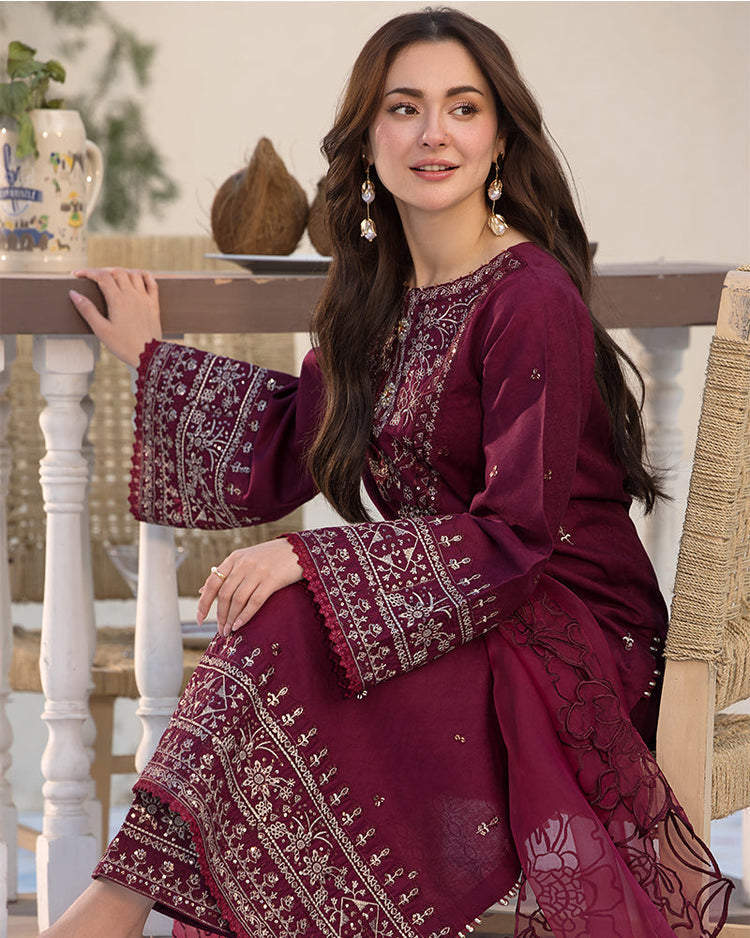 QALAMQAR-3PC DHANAK EMBROIDERED SHIRT WITH ORGANZA EMBROIDERED DUPATTA AND EMB TROUSER (SYT-144)