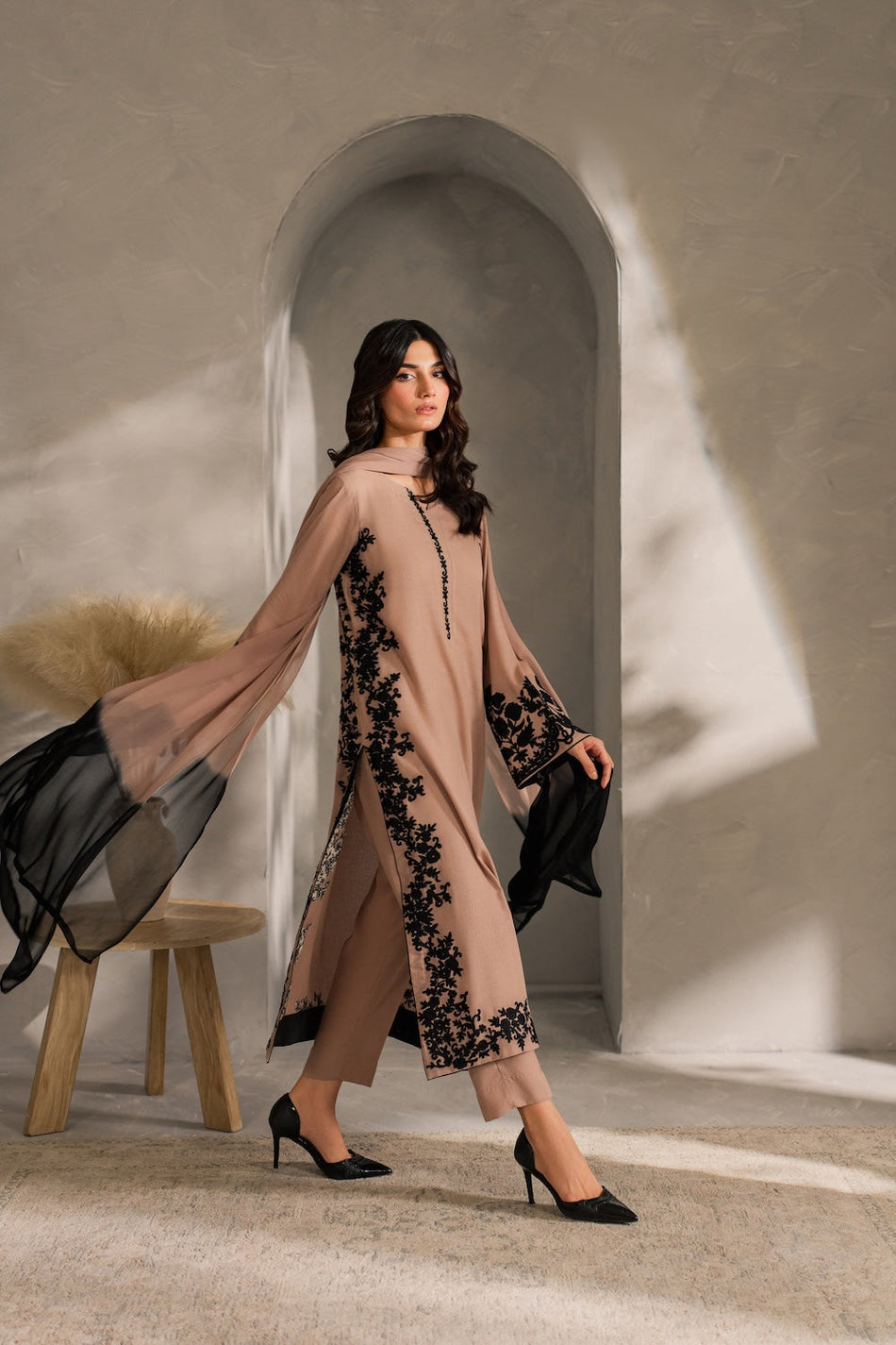 ASIM JOFA-3PC DHANAK EMBROIDERED SHIRT WITH TYE&DYED CHIFFON DUPATTA AND TROUSER (SYT-157)