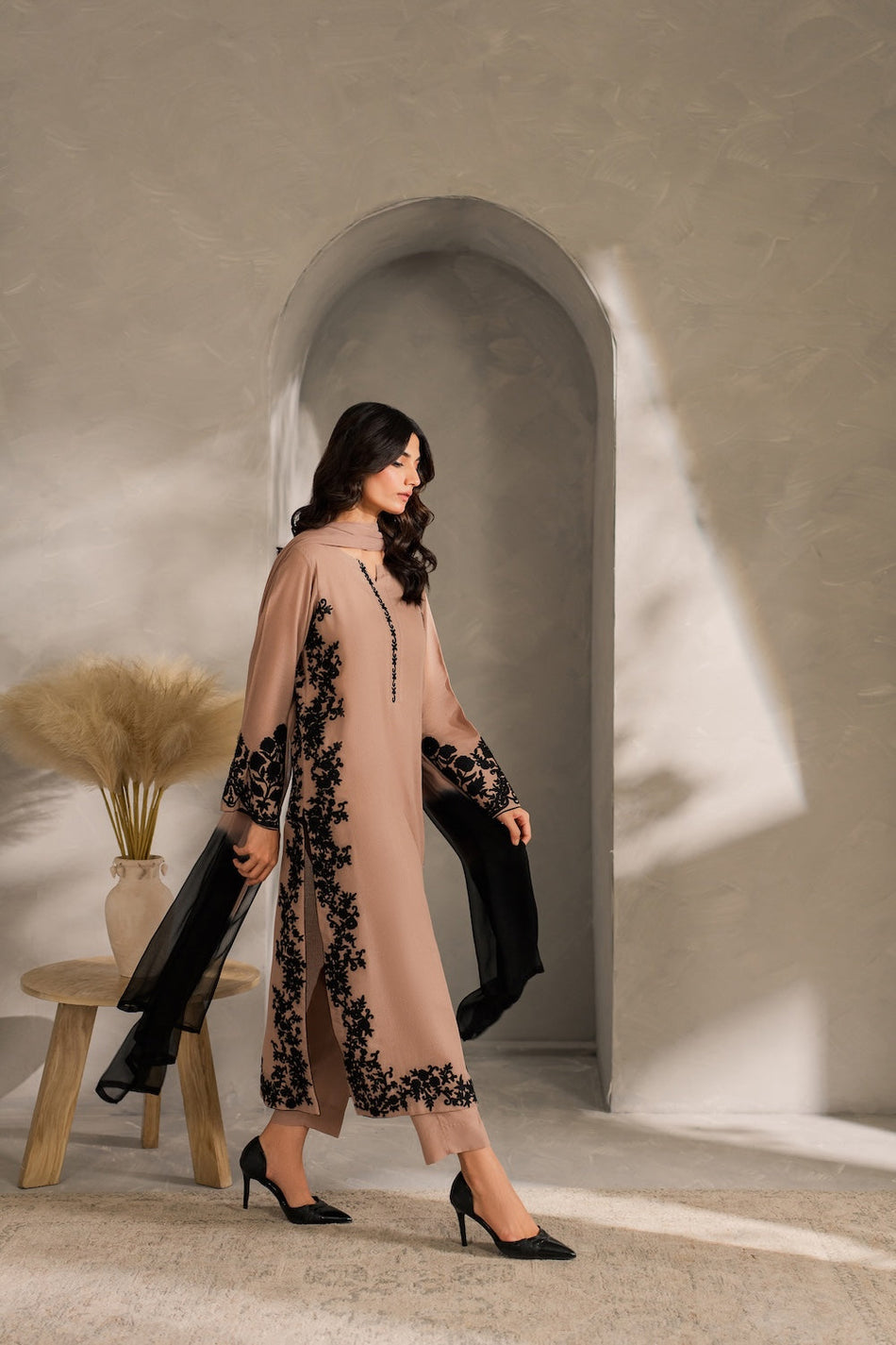 ASIM JOFA-3PC DHANAK EMBROIDERED SHIRT WITH TYE&DYED CHIFFON DUPATTA AND TROUSER (SYT-157)