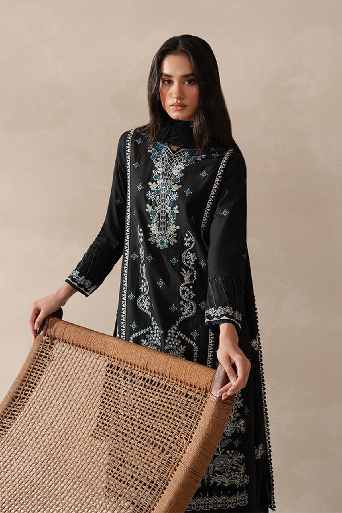 BEECHTREE-3PC KARANDI EMBROIDERED SHIRT WITH KHADDI NET EMBROIDERED DUPATTA AND EMB TROUSER (SYT-159)