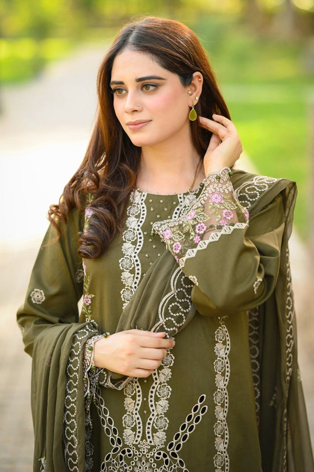 LIBAAS - UNSTITCHED 3PC KARANDI EMBROIDERED SHIRT WITH KARANDI EMBROIDERED SHAWL & EMB TROUSER (SYT-177)
