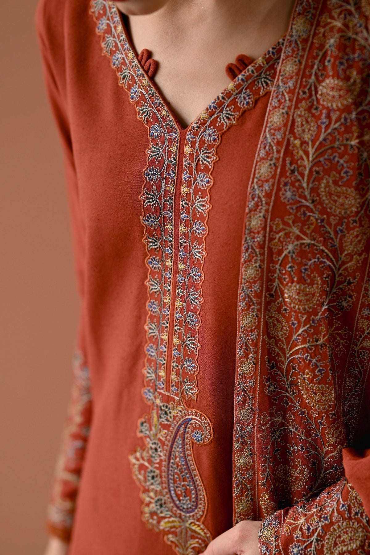 BATIK-3PC DHANAK EMBROIDERED SHIRT WITH DHANAK EMBROIDERED SHAWL AND TROUSER (SYT-209)